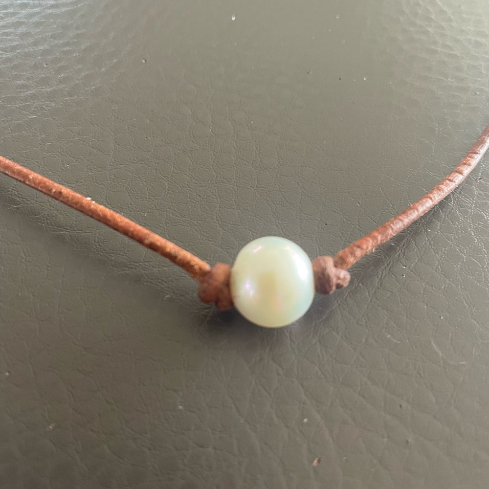 Fresh water pearl & leather necklace